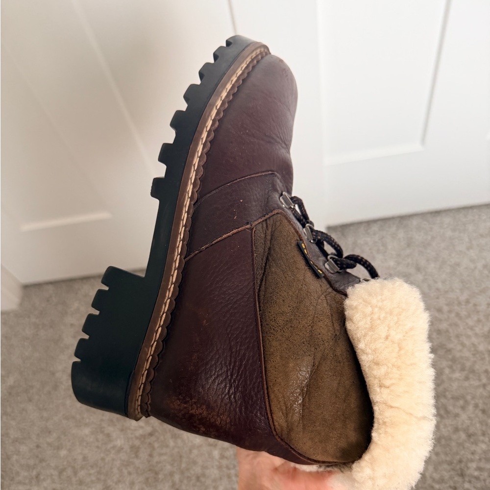 Cozy Brown Boots with White Lining - Picture 6 of 6